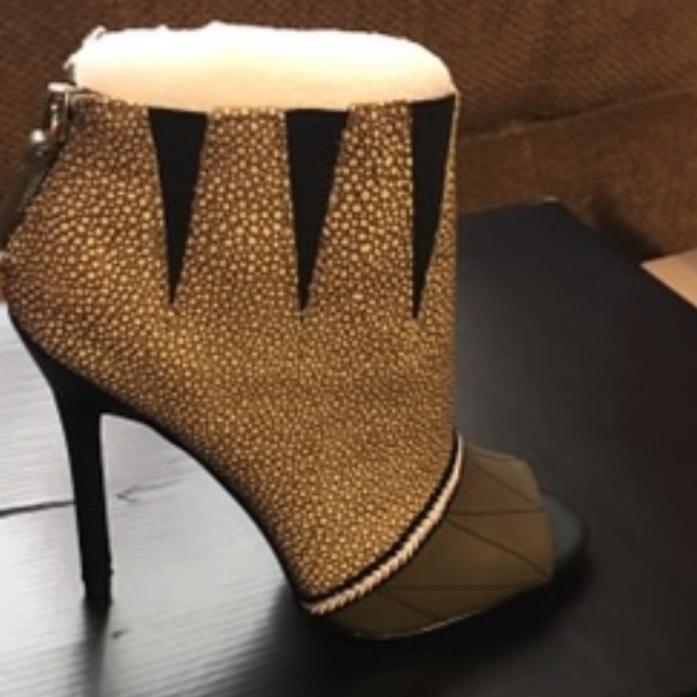 Anklet Booties NEW SIZE 6